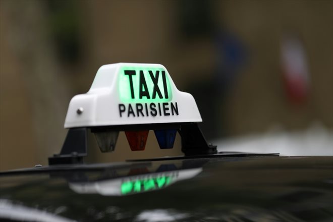 Le prix du litre de carburant atteignant un niveau jamais vu en raison de la guerre en Ukraine, les taxis préfèrent arrêter de rouler à vide