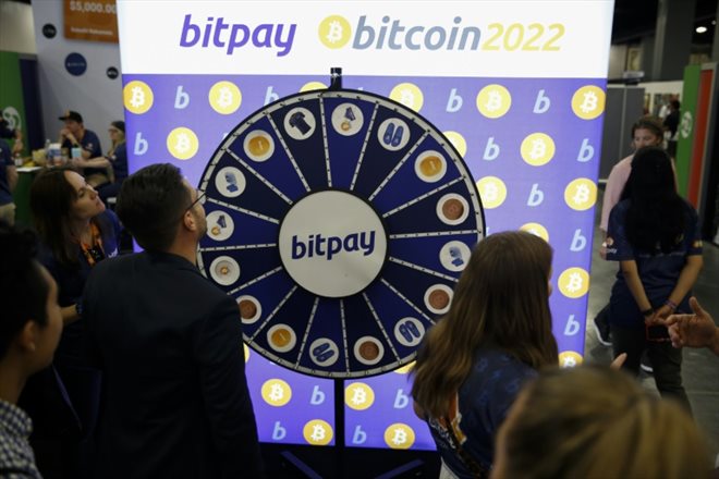 Le stand de BitPay lors de la conférence Bitcoin 2022, le 7 avril 2022 à Miami, en Floride 