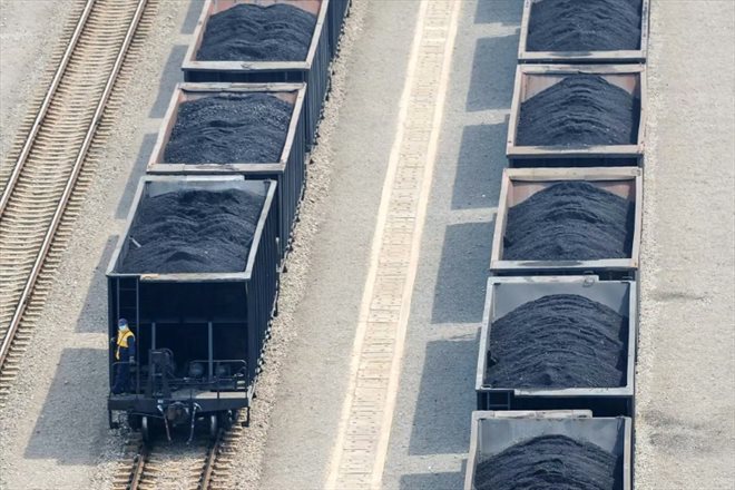Des wagons transportant du charbon à Huaibei, dans l'est de la Chine, le 23 juin 2022
