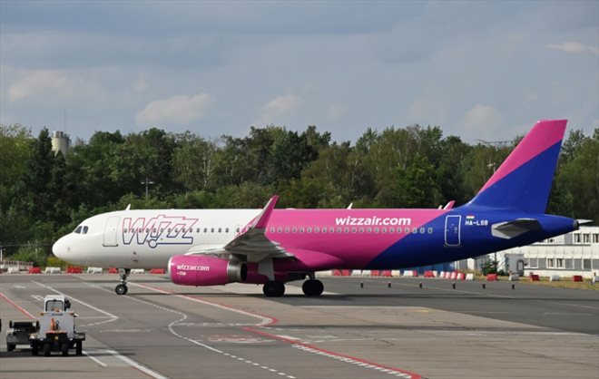 Un avion de la compagnie low-cost hongroise Wizz Air, le 24 août 2020 à Schoenefeld, près de Berlin