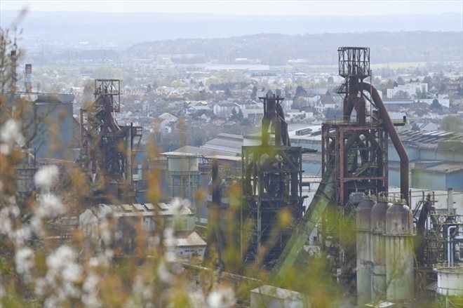 Les anciens hauts-fourneaux d'ArcelorMittal, le 11 avril 2023 à Hayange, en Moselle