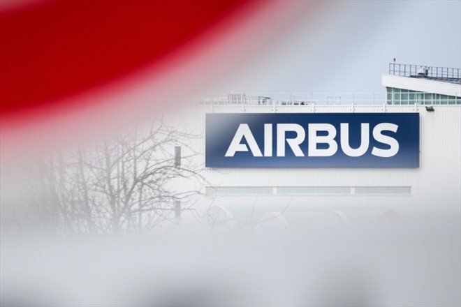 Airbus a signé avec les organisations syndicales en France un accord remettant à plat les différents accords d'entreprise et prévoit par ailleurs d'embaucher 3.500 personnes dans l'Hexagone en 2023