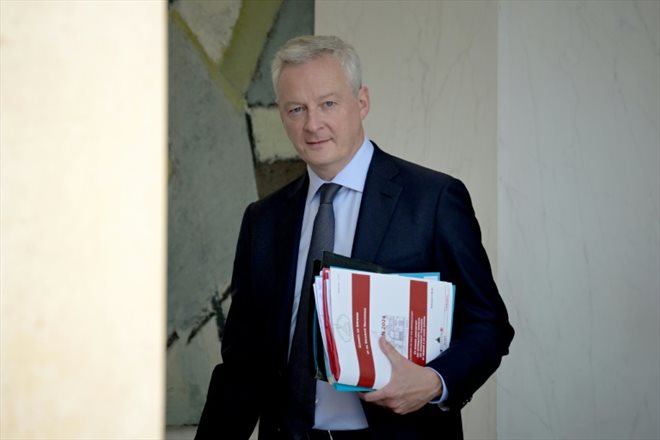 Le ministre de l'Economie et des Finances, Bruno Le Maire, à la sortie de l'Elysée, le 26 juin 2024 à Paris