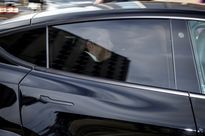 Elon Musk arrive au tribunal de Wilmington, dans le Delaware aux Etats-Unis, le 16 novembre 2022
