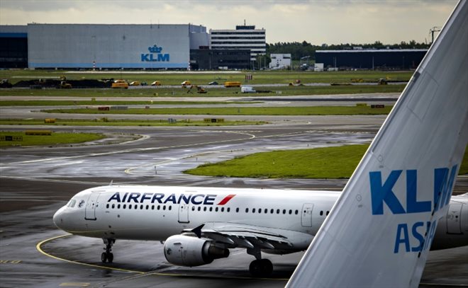 Un avion d'Air France-KLM sur le tarmac de l'aéroport d'Amsterdam, le 24 mai 2022