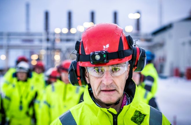 Le Premier ministre norvégien, Jonas Gahr Støre, en visite dans une usine de liquéfaction du gaz de Melkøya, près de Hammerfest, dans l'Arctique. Photo prise le 31 janvier 2023