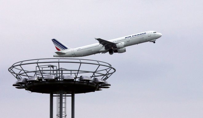 Le métier d'effaroucheur d'oiseaux, peu connu, est indispensable dans les aéroports pour la sécurité des avions