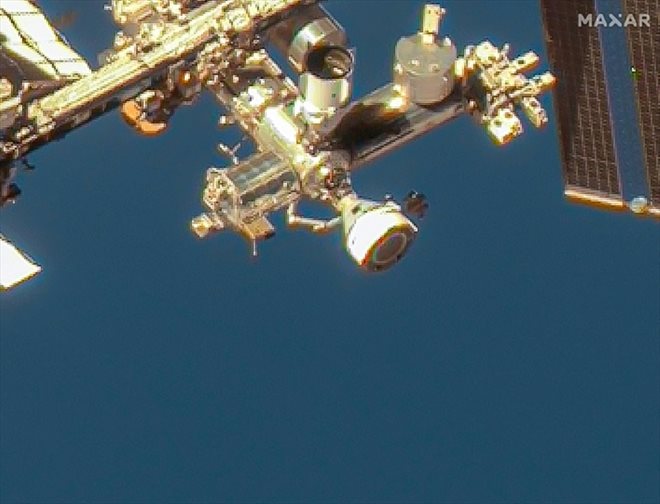 Image prise le 7 juin 2024 par Maxar Technologies montrant la capsule spatiale Starliner de Boeing amarrée au port avant de la Station spatiale internationale (ISS)