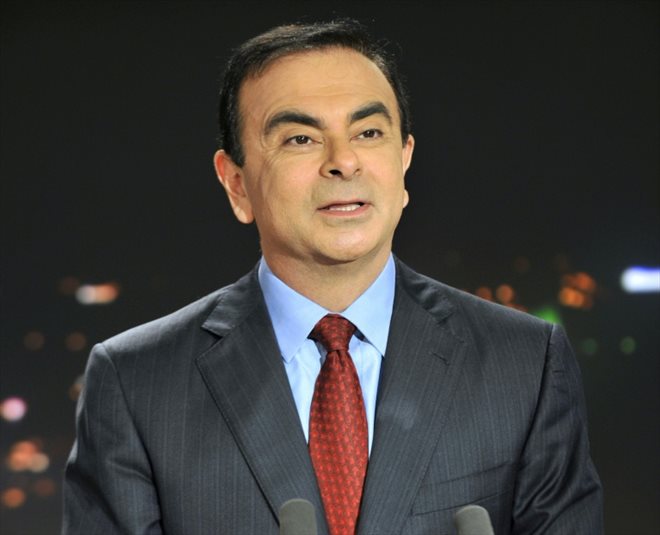 Le PDG du constructeur automobile français Renault, Carlos Ghosn, au journal télévisé du soir de TF1, le 23 janvier 2011 à Paris