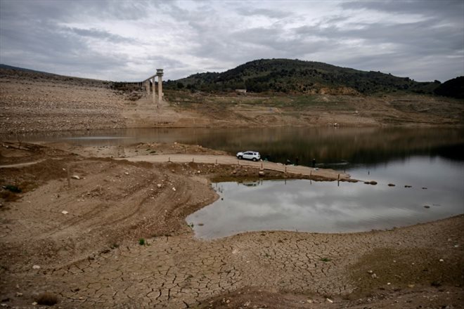 Le réservoir Zahara-El Gastor, dans la province de Cadix, lors d'un épisode de sécheresse, le 29 décembre 2023 en Andalousie