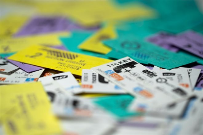 Après plus de 120 ans de service, le ticket de métro parisien cartonné va s'éteindre