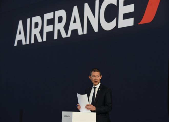 Le directeur général d'Air France-KLM Benjamin Smith, le 29 septembre 2021 à l'aéroport parisien de Roissy-Charles de Gaulle