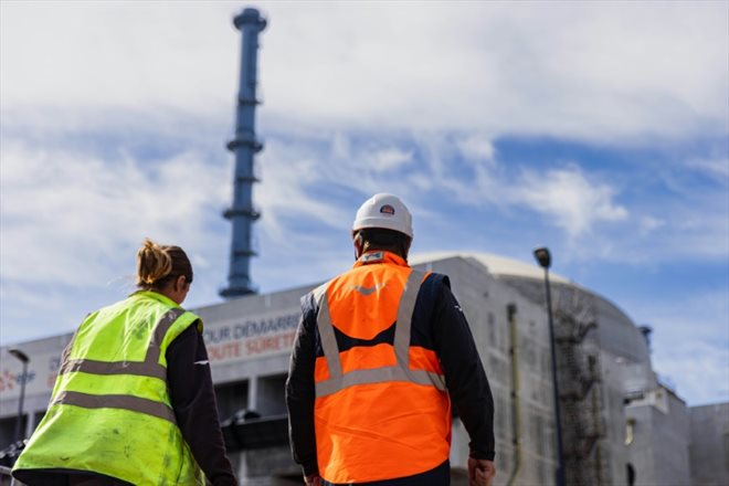 Le bâtiment d'un réacteur nucléaire de troisième génération EPR à Flamanville, le 14 juin 2022 dans la Manche