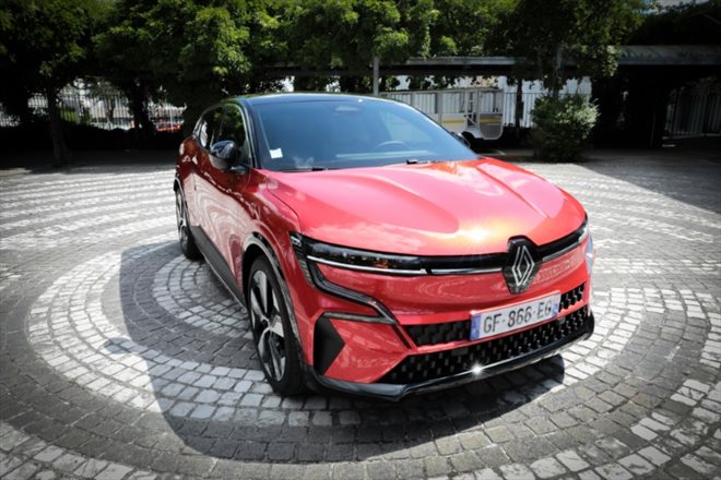 Une Renault Mégane électrique présentée à l'usine de la marque automobile à Cléon, en Seine-Maritime, le 5 juillet 2022