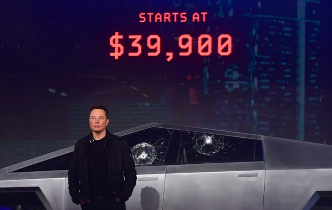 Elon Musk, patron du constructeur automobile Tesla, lors de la présentation du pickup électrique Cybertruck le 21 novembre 2019 à Hawthorne (Californie)