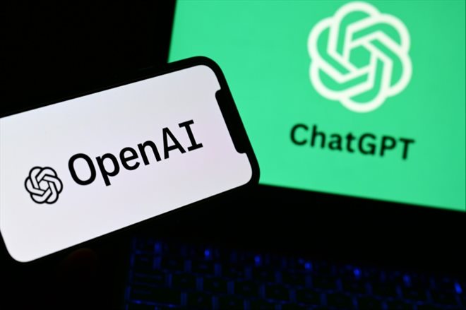Moins d'une semaine après avoir été débarquée d'OpenAI, la star de la Silicon Valley Sam Altman est de retour à la tête de la start-up à l'origine du robot conversationnel ChatGPT