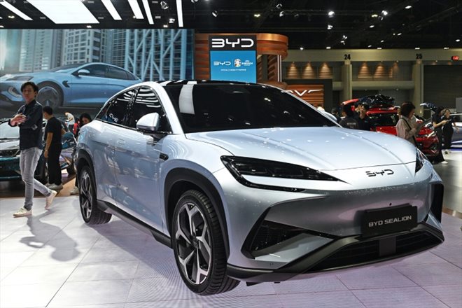 Une voiture Sealion, du constructeur de véhicules électrique chinois BYD, le 27 mars 2024 à Bangkok 