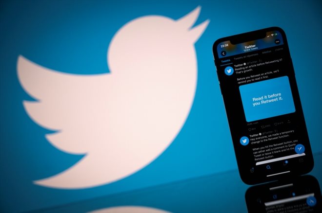 Le régulateur russe ralentissait déjà le fonctionnement de Twitter depuis l'année dernière, reprochant au réseau social américain de ne pas supprimer des contenus jugés illégaux, y compris ceux liés à l'opposition