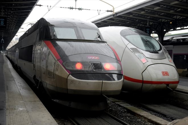 Pour un Paris-Stuttgart, une liaison opérée conjointement par la SNCF et la Deutsche Bahn, les prix diffèrent entre les sites de SNCF Connect et de la Deutsche Bahn, dénonce l'UFC-Que choisir 