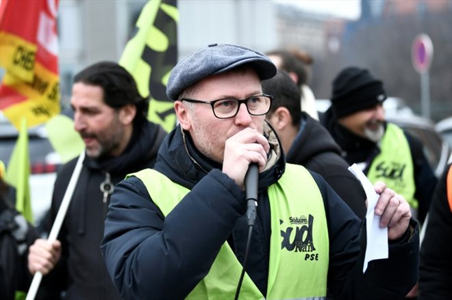 Le syndicaliste Fabien Villedieu de SUD-Rail lors d'une manifestation en janvier 2023 à Paris