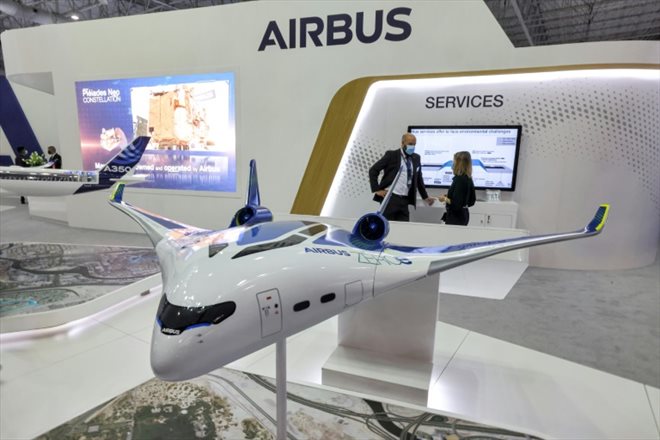 Le stand d'Airbus au salon aéronautique de Dubai, le 14 novembre 2021 