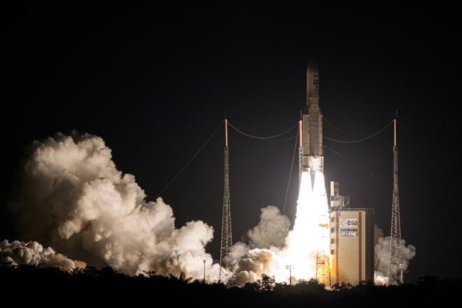 Ariane 5 décolle depuis le Centre spatial guyanais (CSG) à Kourou le 5 juillet 2023