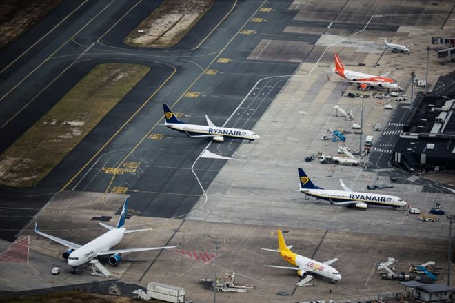 Vue aérienne du tarmac de l'aéroport de Bordeaux-Mérignac, dans le sud-ouest de la France, le 29 juillet 2022