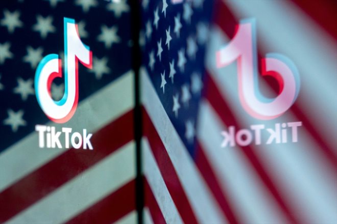 Une loi adoptée par le Sénat américain demande au géant des réseaux sociaux TikTok de couper ses liens avec sa maison-mère ByteDance, et plus largement avec la Chine, s'il ne veut pas risquer d'être interdit aux Etats-Unis