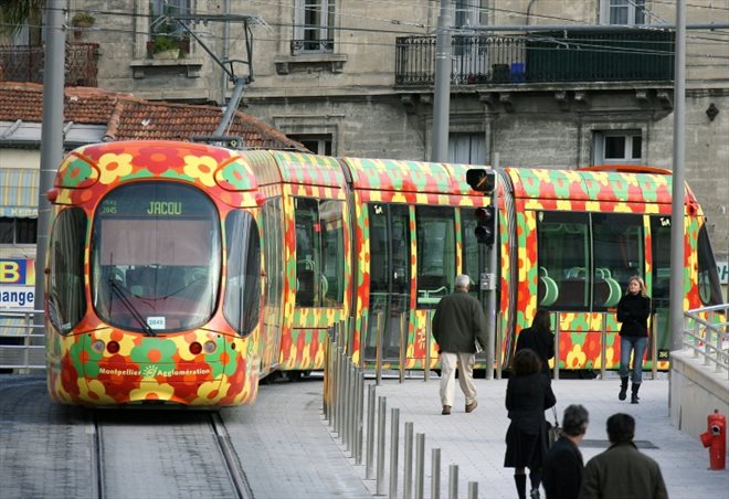 Une rame de la ligne 2 du tramway de Montpellier lors de ses essais avant son inauguration, le 16 décembre 2006
