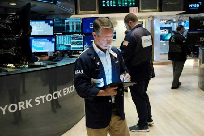 Des opérateurs de la Bourse de New York, le 12 juillet 2023