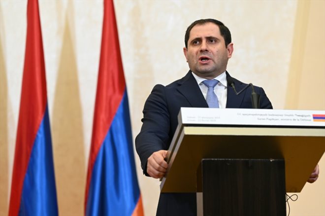 Le ministre de la Défense arménien Suren Papikyan à Yerevan le 23 février 2024