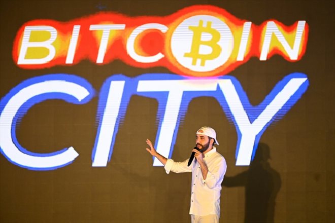 Le président Nayib Bukele à la conférence sur le bitcoin en Amérique latine (LaBitConf), le 20 novembre 2021 à Mizata, au Salvador