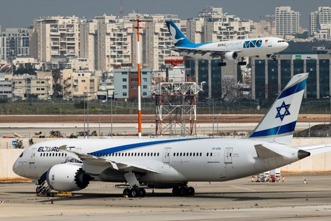 Un avion de la compagnie israélienne El Al sur le tarmac de l'aéroport Ben Gourion près de Tel-Aviv, le 7 mars 2021