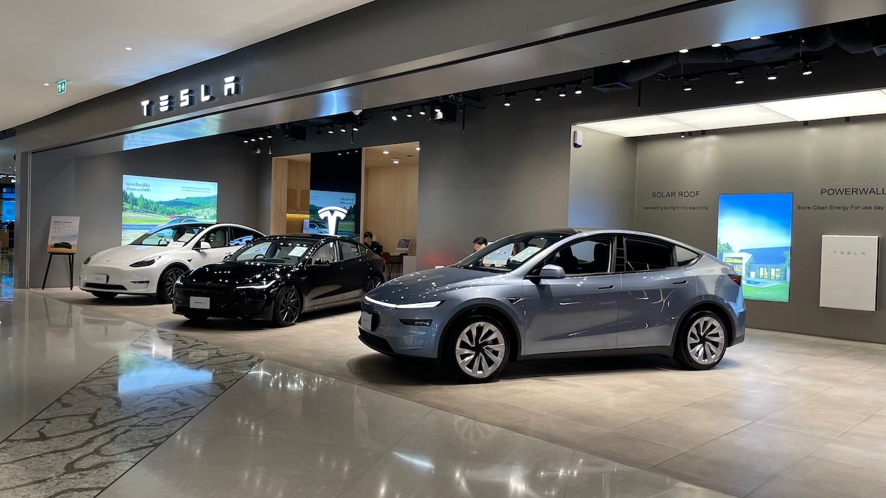 Tesla surprend Wall Street avec 1,53 milliard de dollars de cash flow positif
