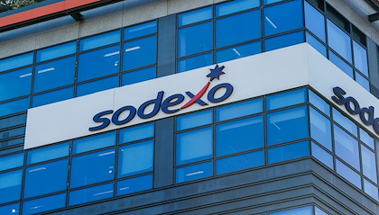 Sodexo relève ses objectifs de croissance et l'action bondit après des résultats supérieurs aux attentes